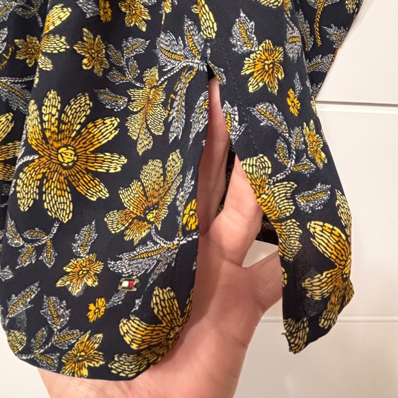 Tommy Hilfiger floral print semi-sheer blouse navy back ground size XXL - Picture 10 of 16